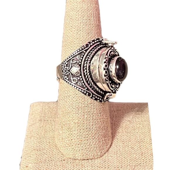 Brand New Silver Plated 925 Marked Amethyst Poison Ring Size 8 - Picture 3 of 5